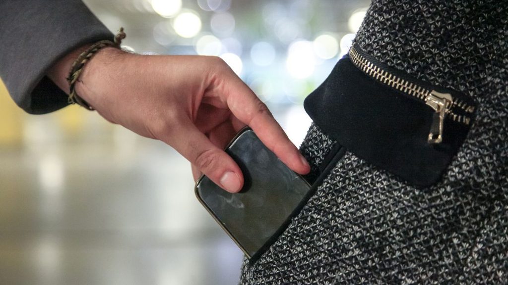 Walk Away From Distraction Theft