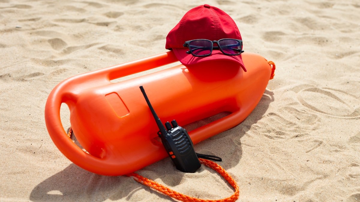 14 Best Life-Saving Survival Tools Every Beginner MUST Have for Dangerous Situations!