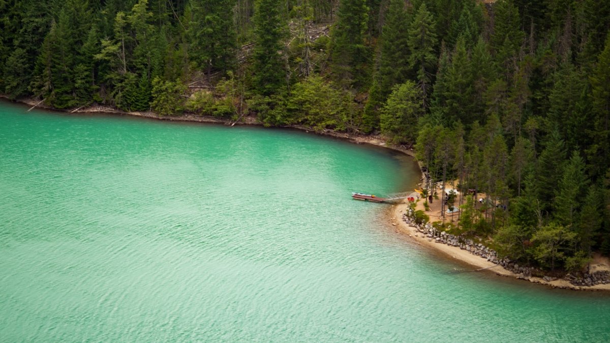 15 Places With the Clearest Water in the USA (Beaches, Lakes, Etc!)