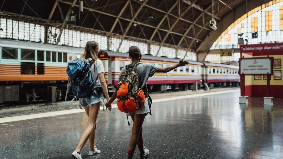 15 Travel Habits That Instantly Mark You as a Tourist (Locals Spot #4 Every Time)