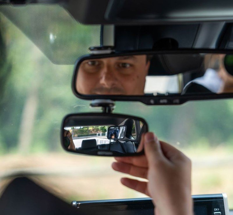 Adjust Your Mirrors and Seat Position Adjust Your Mirrors and Seat Position