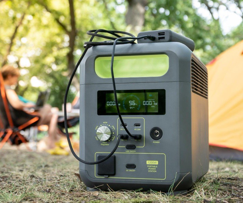 Battery Bank 200Ah Minimum, 400Ah Better Battery Bank 200Ah Minimum, 400Ah Better