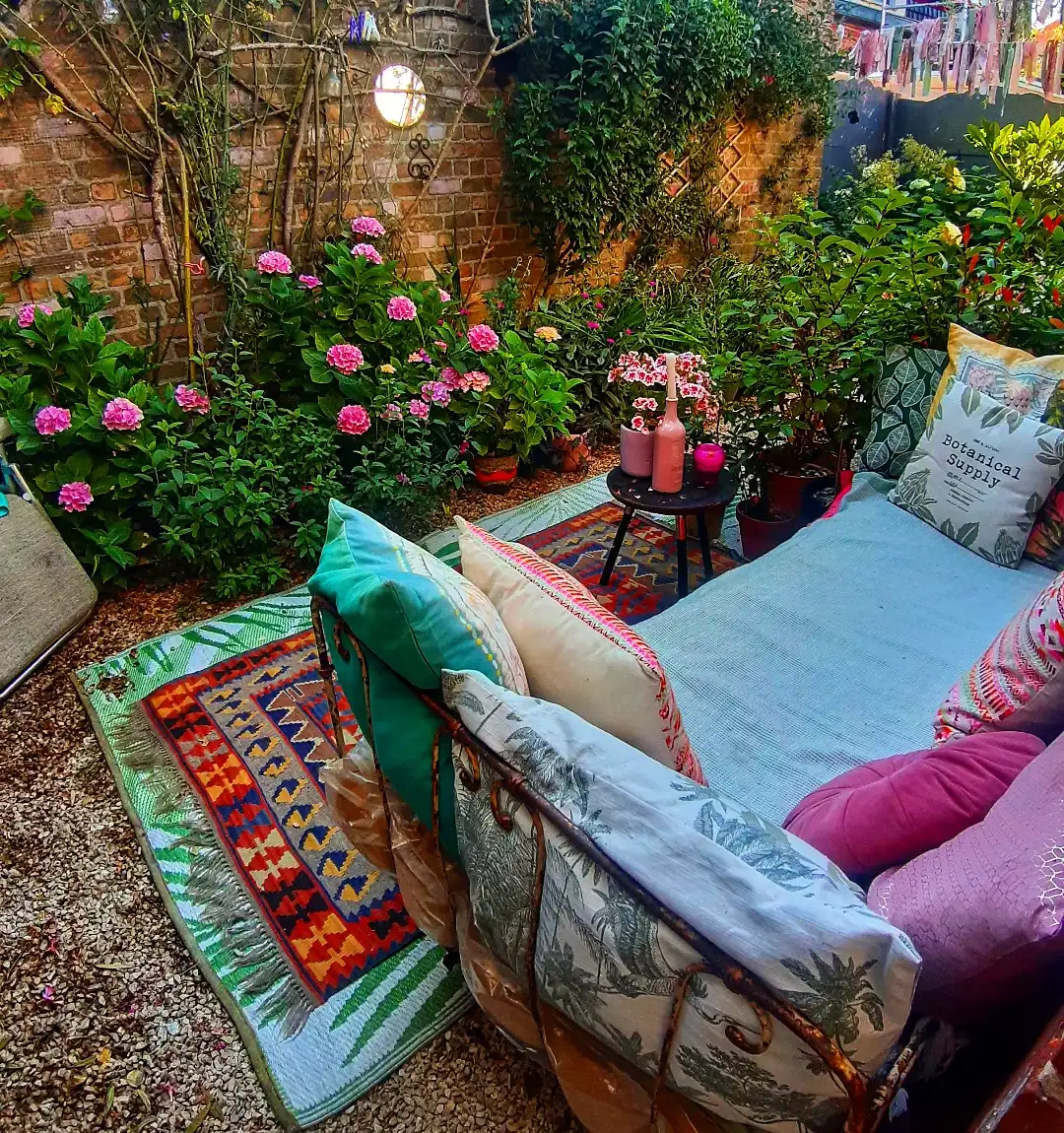 Cozy Garden Daybed Cozy Garden Daybed