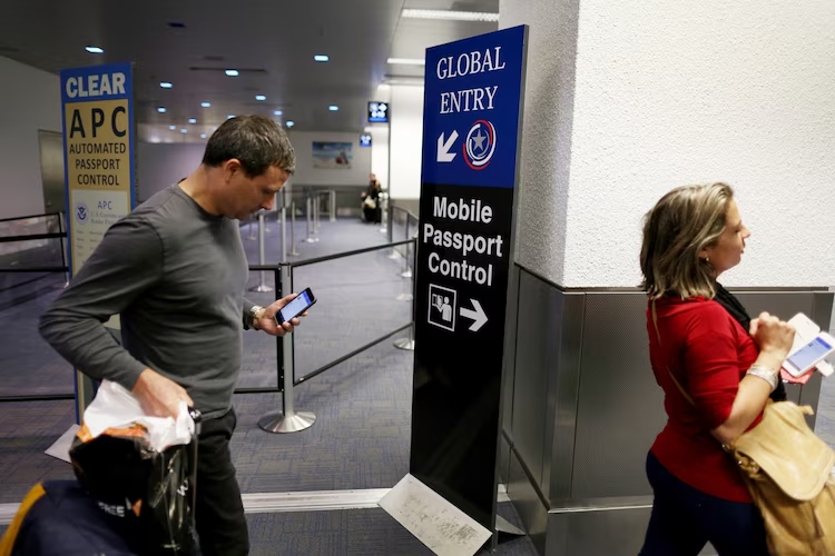 Digital Customs Declaration Apps and Airport Expedited Lines