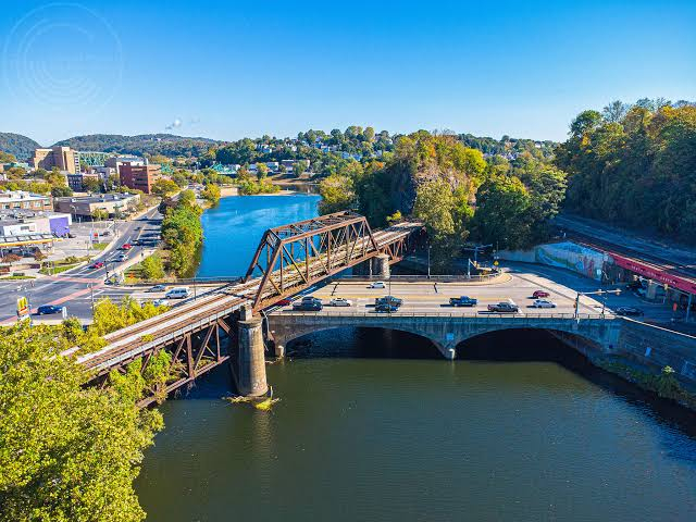 Easton: River Promenades & Covered Bridges