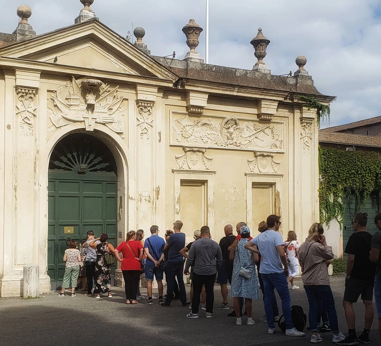 How to Find the Secret View at the Aventine Keyhole