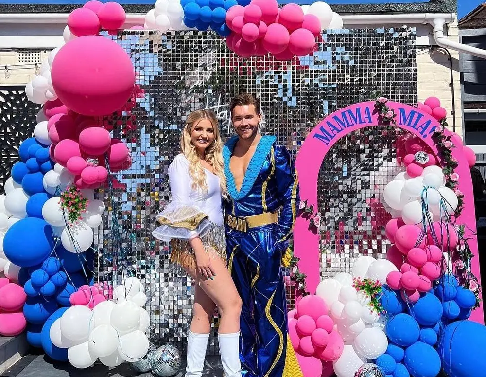 Immersive Photo Backdrop with Costumes