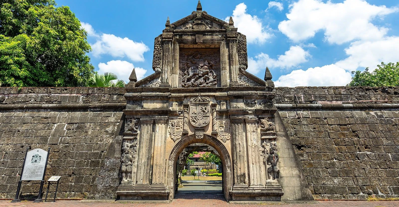 Intramuros Intramuros (Manila, Philippines)