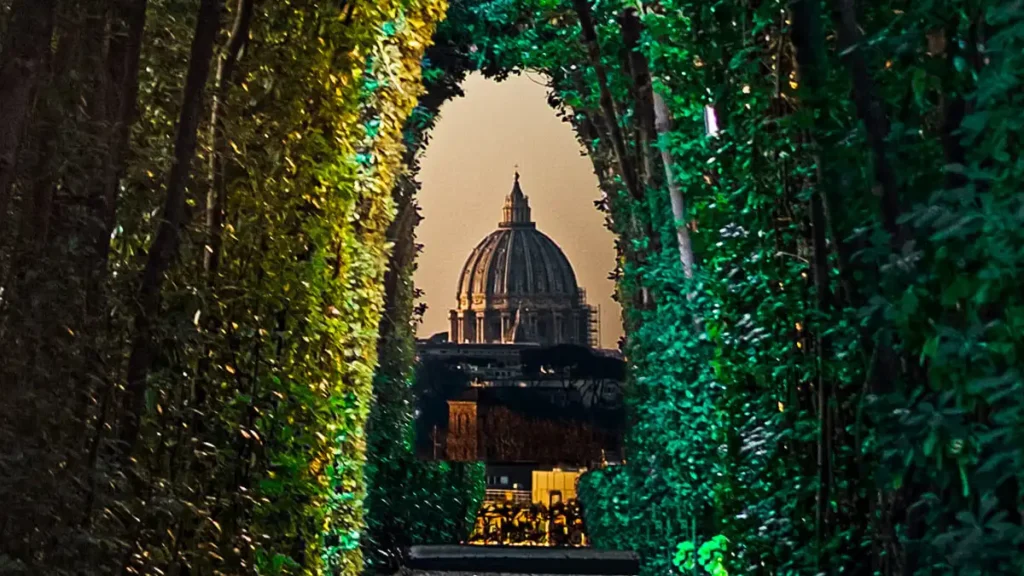 Look Through the Famous Aventine Keyhole