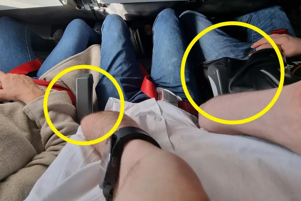  Middle Seat Armrest Courtesy