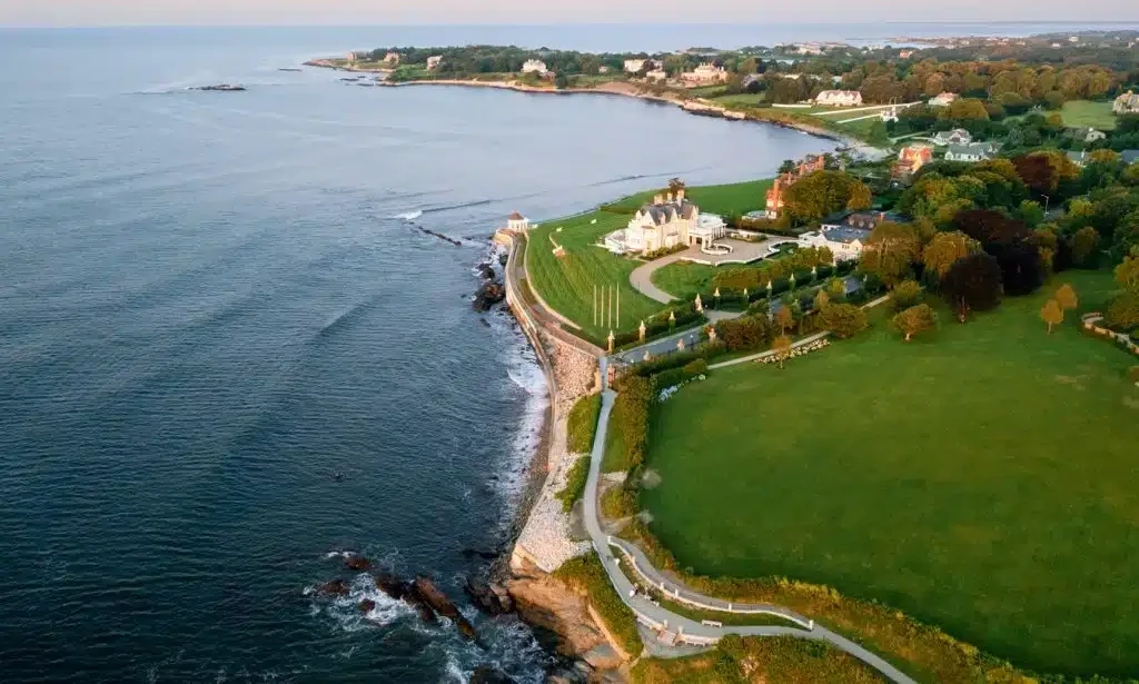 Newport Cliff Walk Ocean Avenue, Rhode Island Newport Cliff Walk & Ocean Avenue, Rhode Island