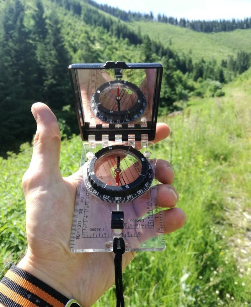 Paper Maps and Basic Compass Navigation Paper Maps and Basic Compass Navigation