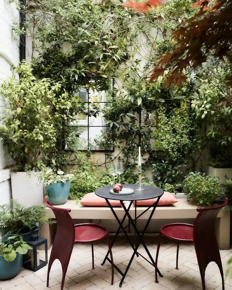 Petite Courtyard Bistro Table