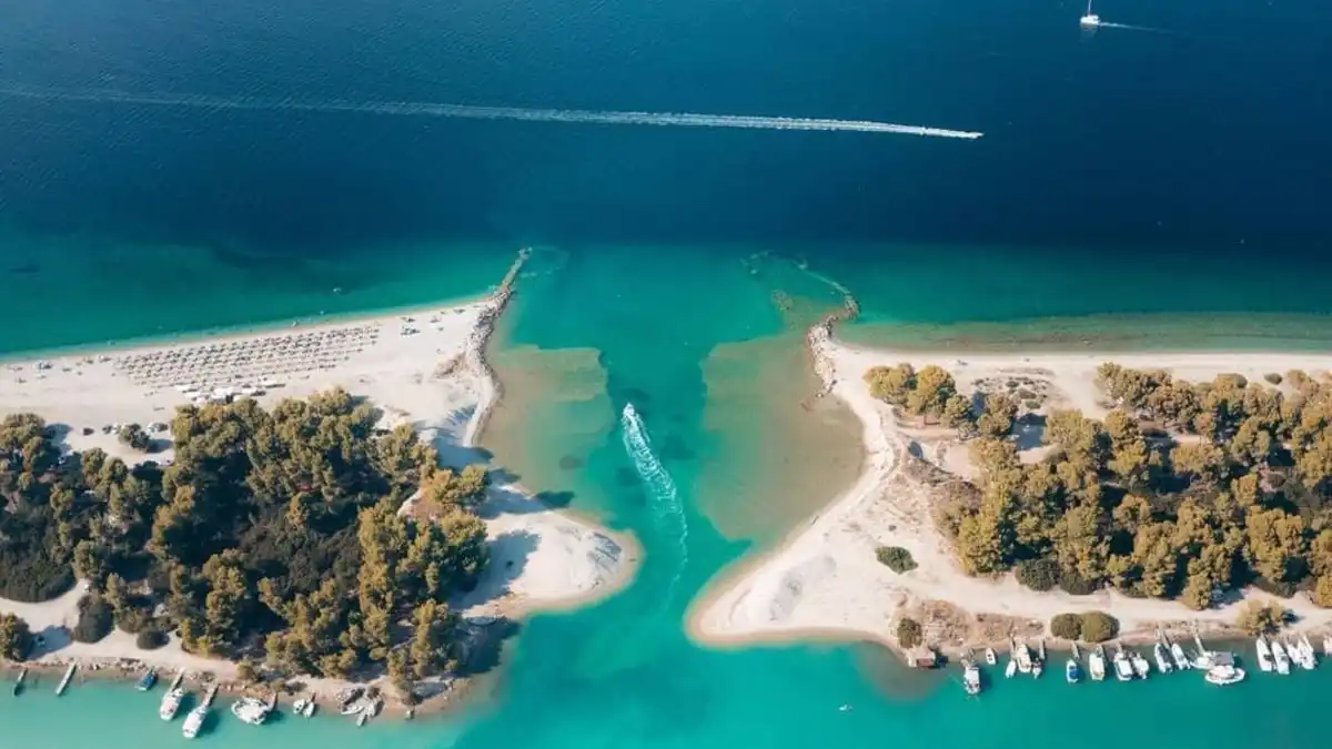 Port Glarokavos Lagoon, Kassandra