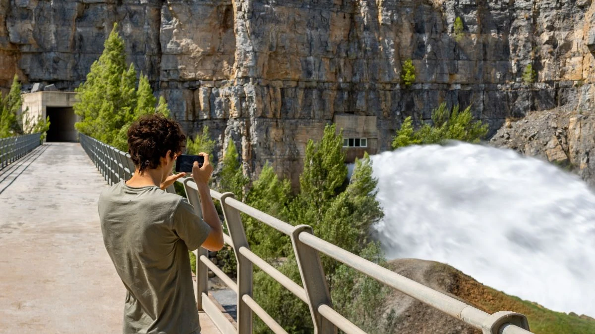 Real Culture vs. Manufactured Tourist Experiences