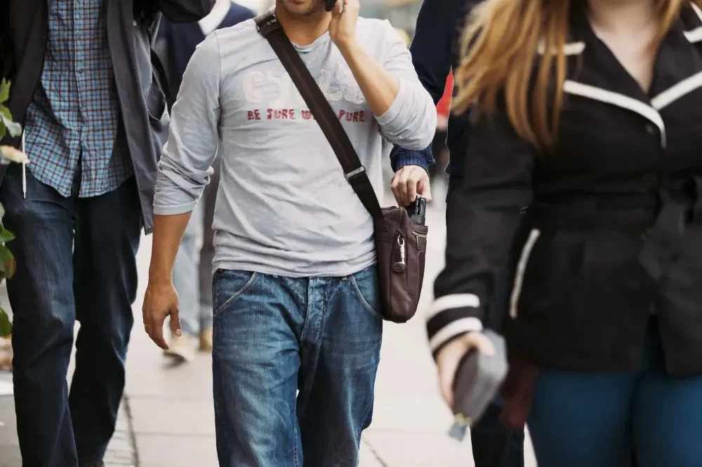 Shoulder Bag Pickpocketing