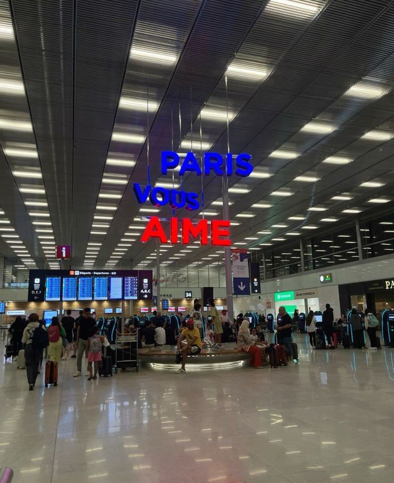 The Paris Airport Scam The Paris Airport Scam