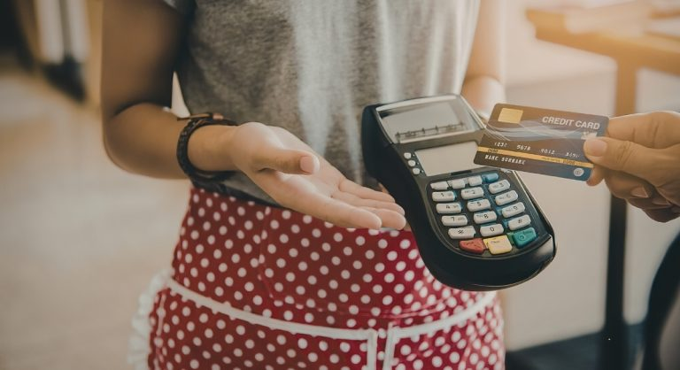 USD allows the Dynamic Currency Conversion (DCC)