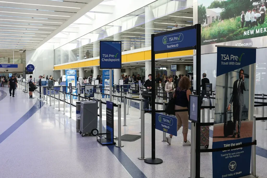 Non-Ticketed Visitor Gate Access via TSA PreCheck Gateside