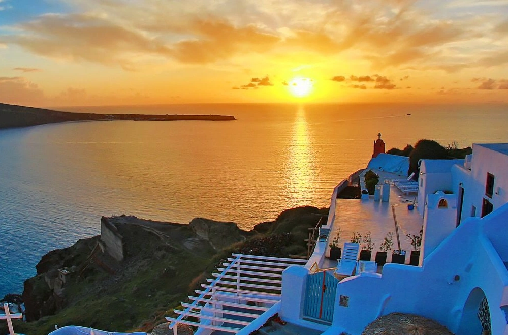 Why Oia at Sunset May Not Be the Santorini You Expected