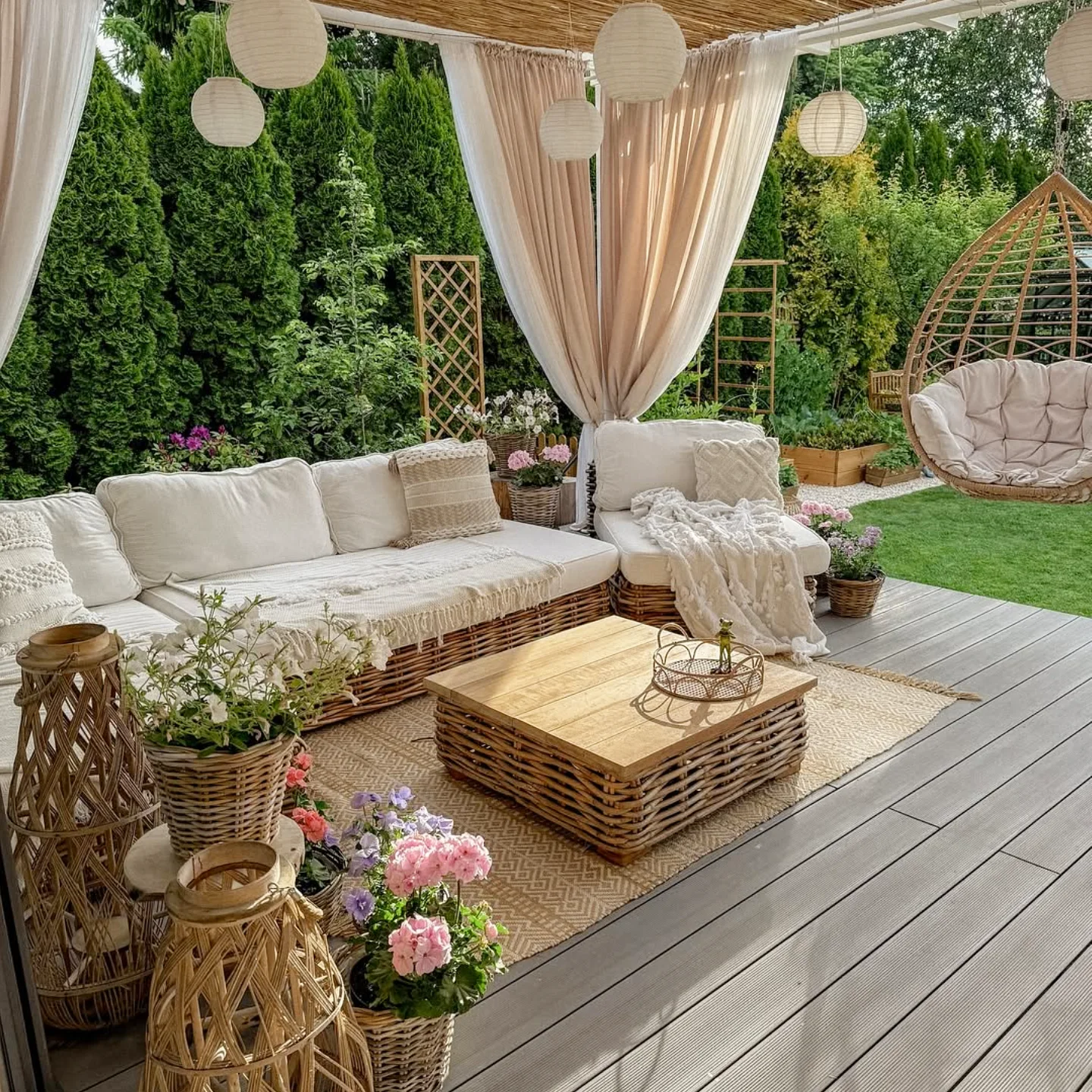 Woven Patio Lounge