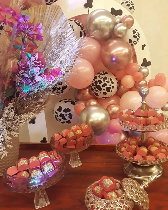 20. Elaborate Mixed Arch Backdrop