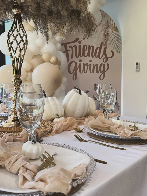 Neutral Pumpkin Tablescape