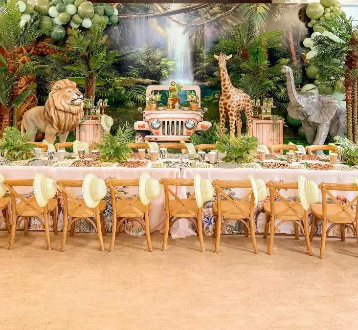 Grand Safari Table Setting