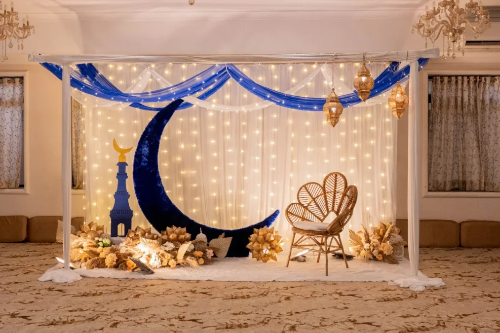 Blue Moon and Lantern Stage