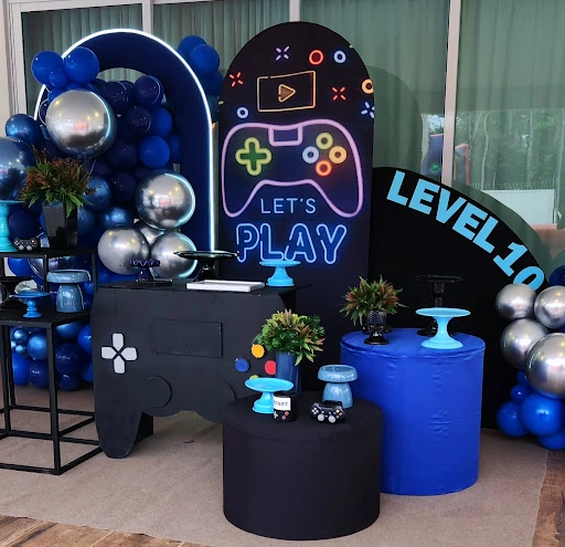 Neon "Let's Play" & Level 10 Display