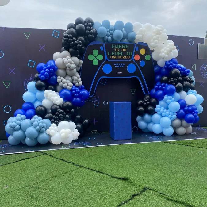 Outdoor Level Unlocked Balloon Arch