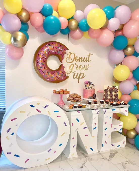 Giant ONE Table Base and Balloon Arch