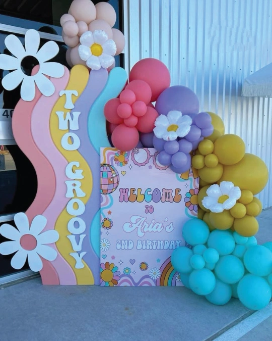 Retro Welcome Sign and Wavy Panel